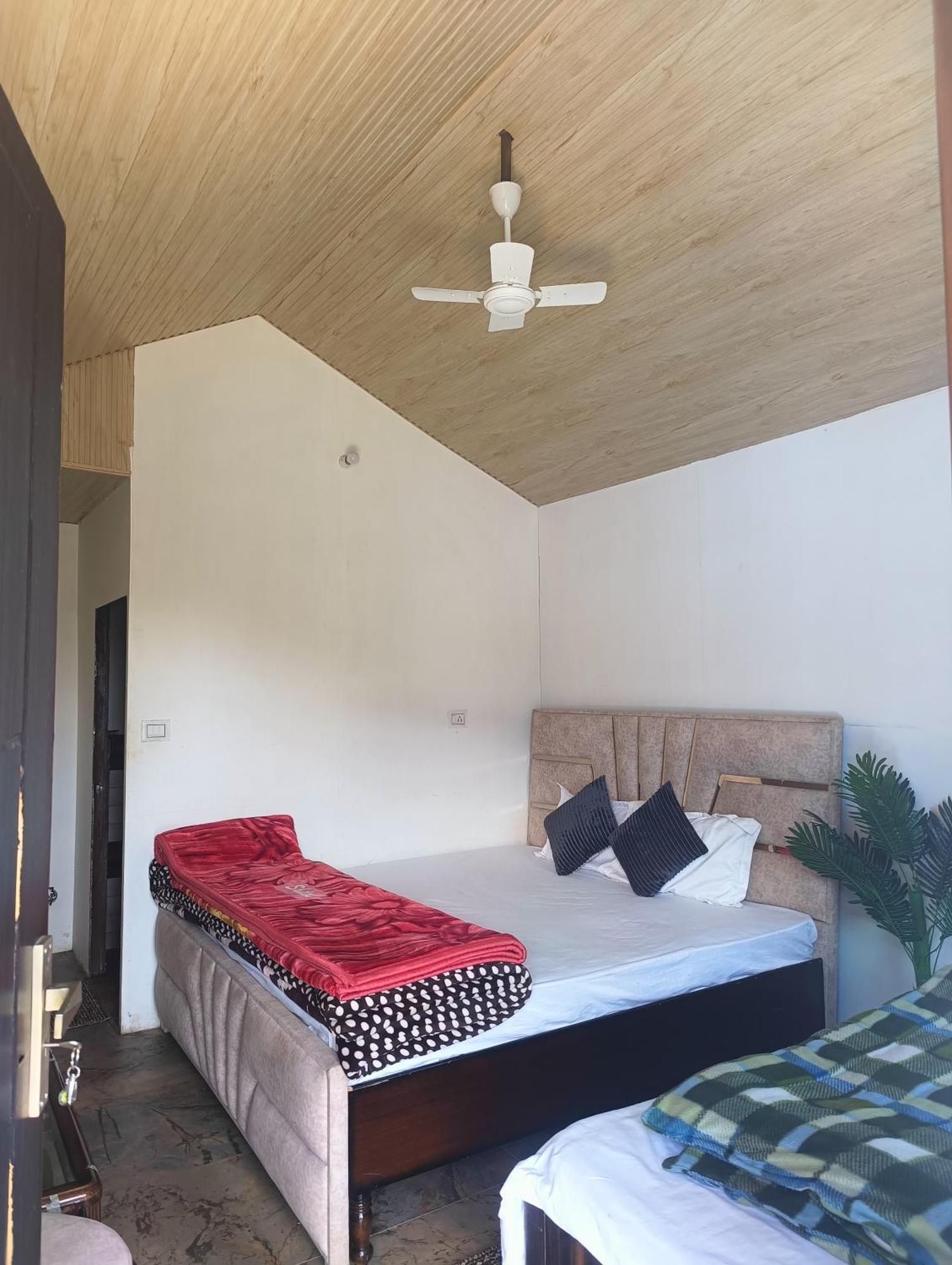 Lake Haven Resort, Sari, Chopta Luaran gambar